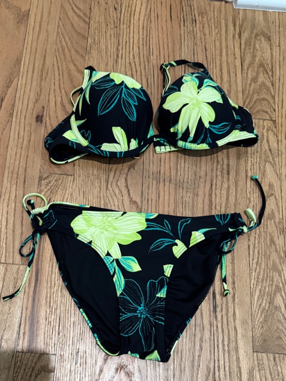 New never worn ~~ Floral Tie-Side Bikini Set in Neon Green on Black
